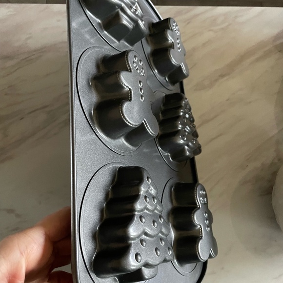 WILTON MINI GINGERBREAD/XMAS TREE CAKE MOLD - Picture 5 of 6